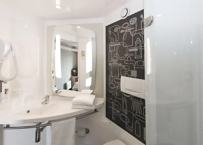 Ibis Avranches Baie Du Mont-saint-michel 3*